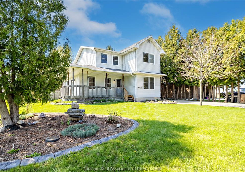 6121-emerson-avenue-comber-ontario-26018169