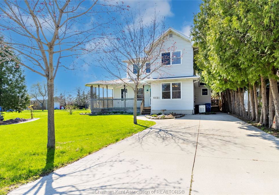 6121-emerson-avenue-comber-ontario-26018169