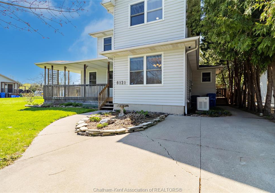 6121-emerson-avenue-comber-ontario-26018169