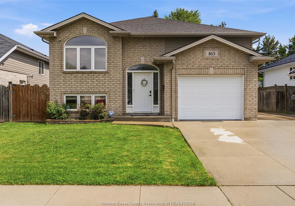 165-thomas-avenue-wallaceburg-ontario-26018171