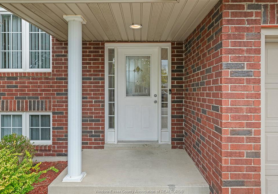 2420-venetian-avenue-windsor-ontario-26018174