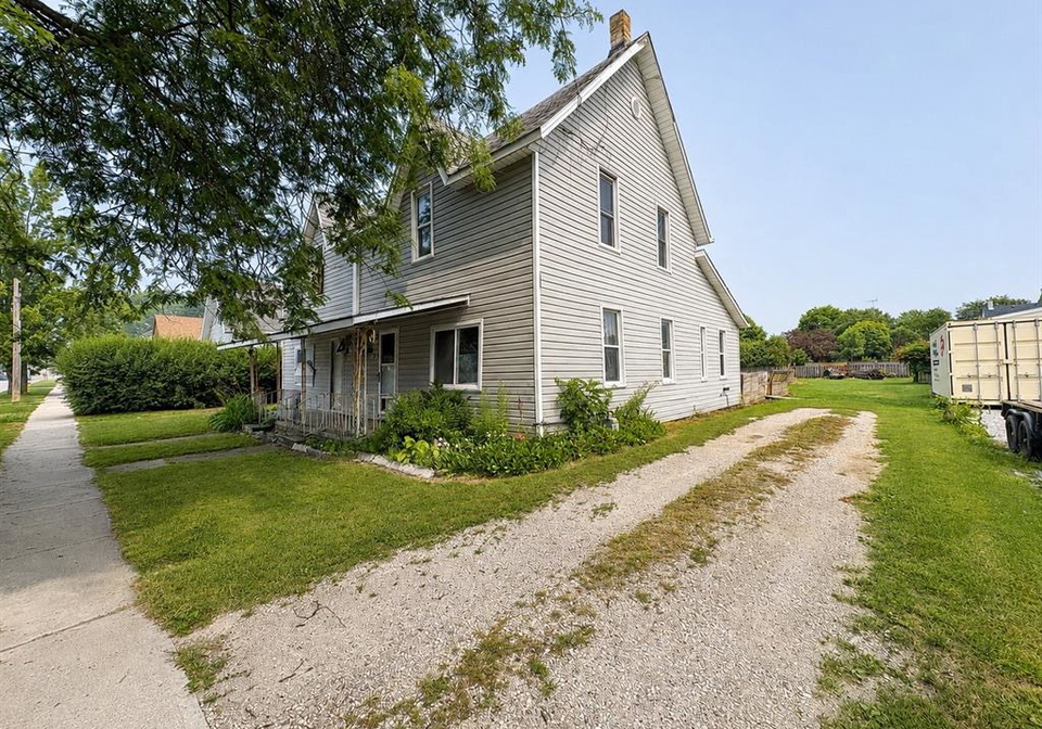 24-young-street-tilbury-ontario-26018180