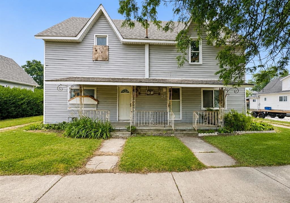 24-young-street-tilbury-ontario-26018180