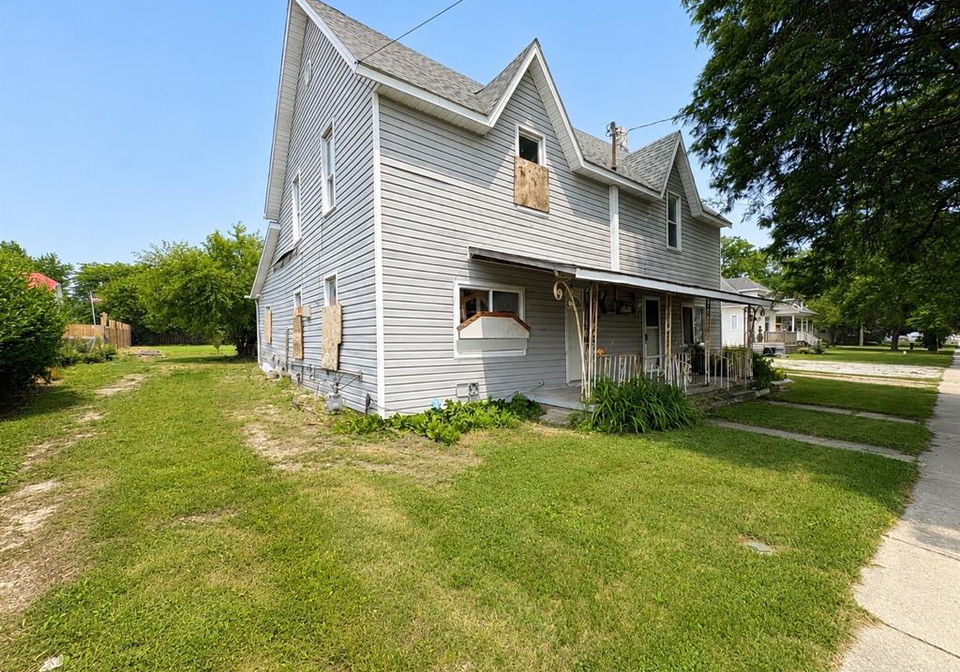 24-young-street-tilbury-ontario-26018180