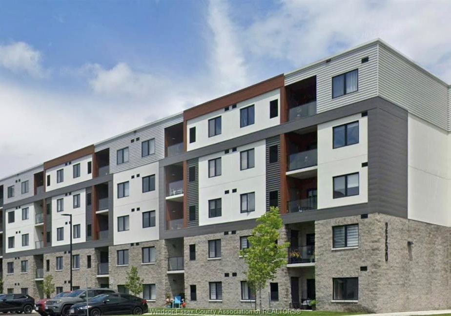 2550-sandwich-parkway-west-lasalle-ontario-26018196