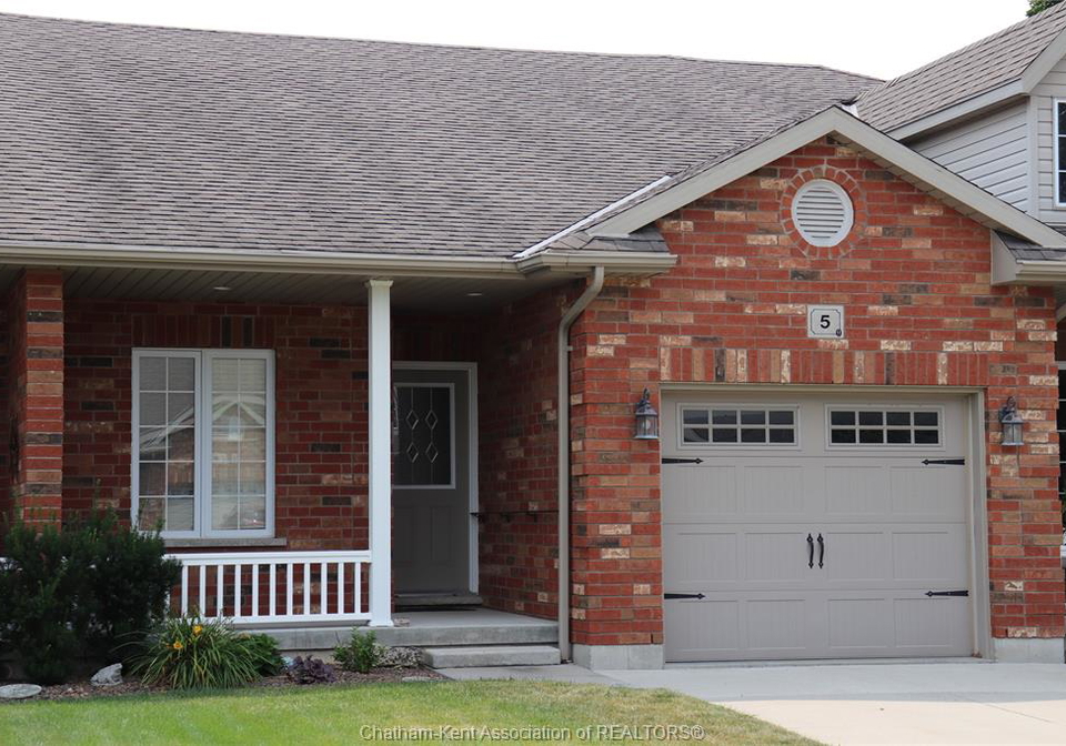 5-autumn-court-blenheim-ontario-26018205