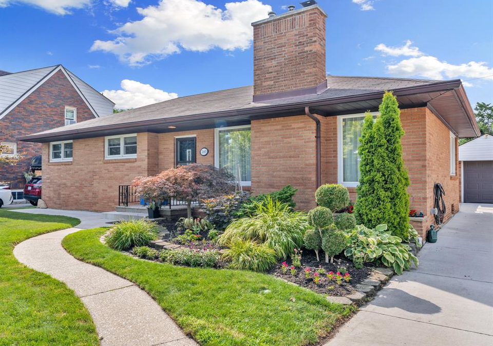2065-verdun-avenue-windsor-ontario-26018206