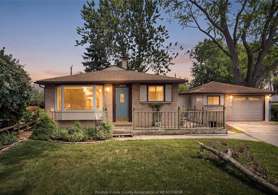 1664-greenview-crescent-windsor-ontario-26018216
