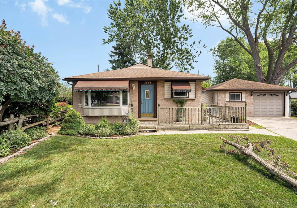 1664-greenview-crescent-windsor-ontario-26018216