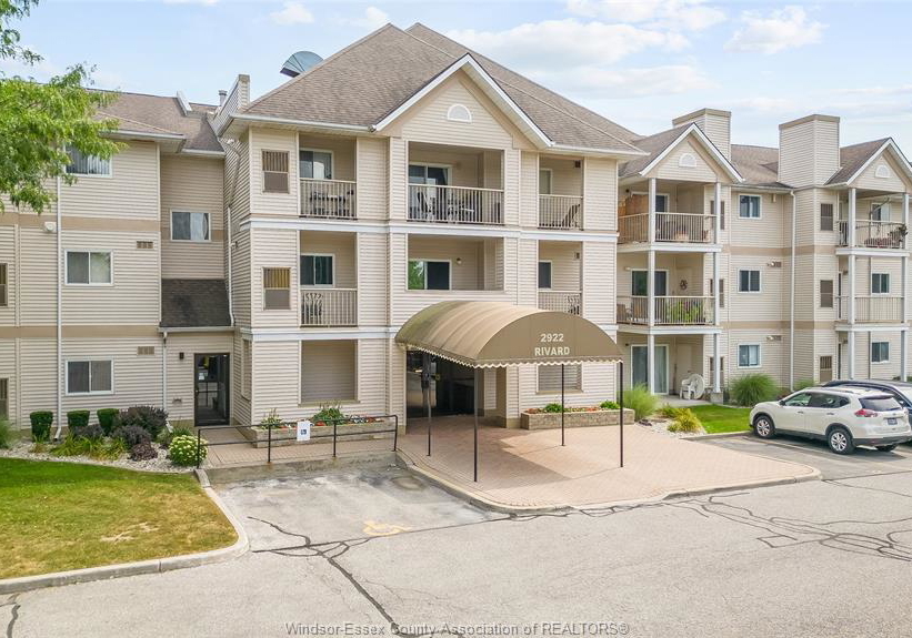 2922-rivard-windsor-ontario-26018219