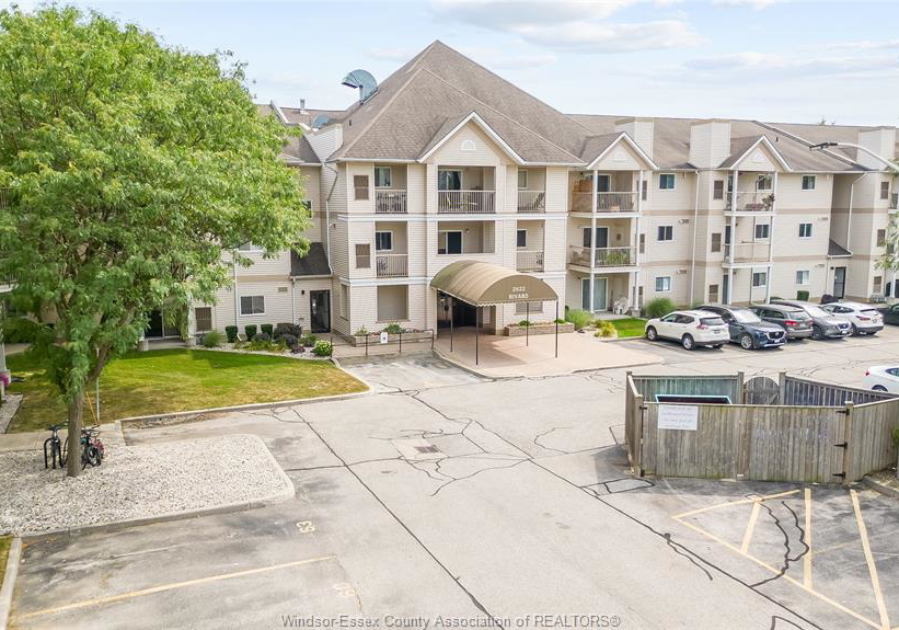 2922-rivard-windsor-ontario-26018219
