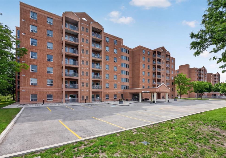 3915-southwinds-drive-windsor-ontario-26018223