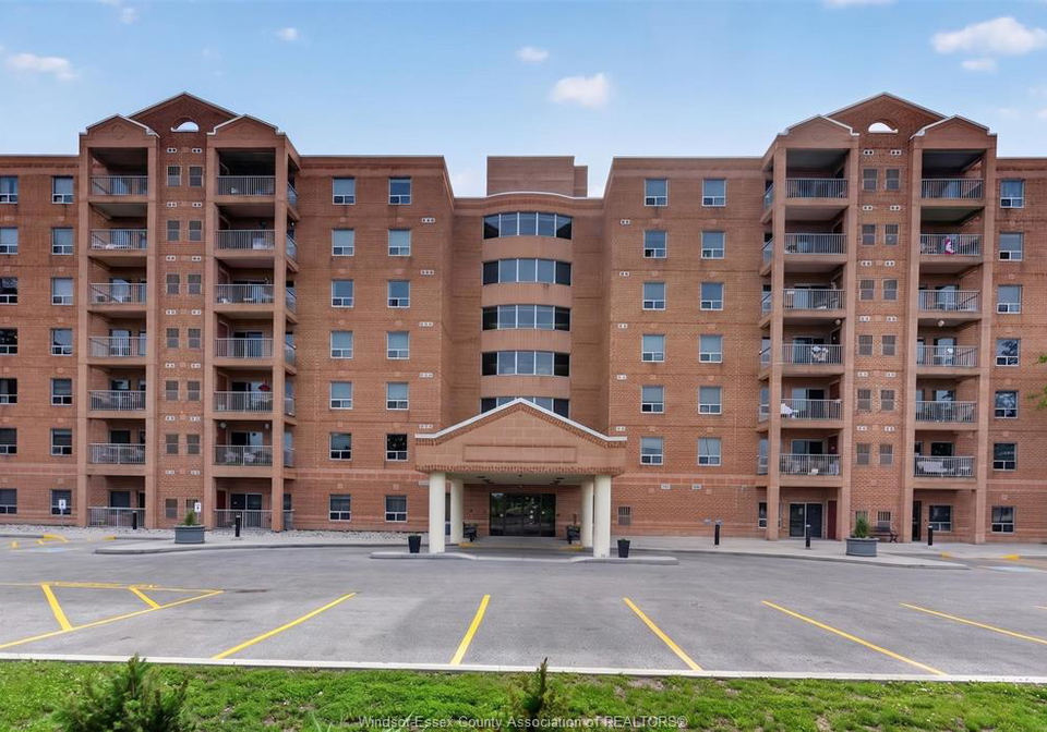 3915-southwinds-drive-windsor-ontario-26018223
