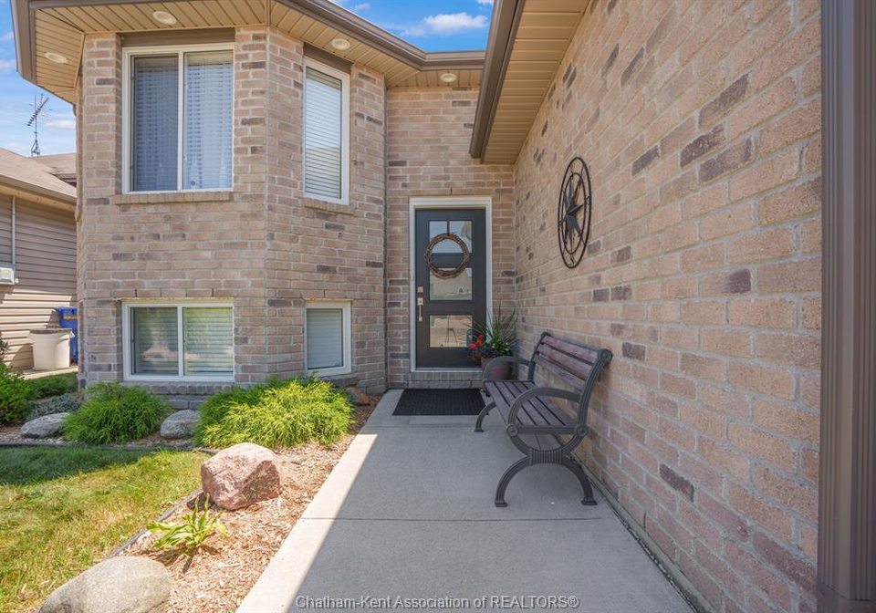60-manning-drive-chatham-ontario-26018244