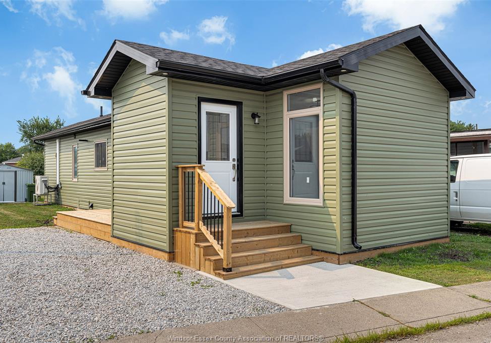 77-julie-lane-lakeshore-ontario-26018252