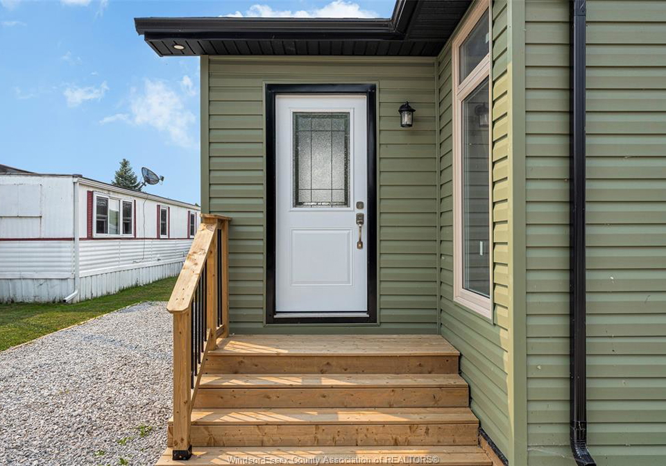 77-julie-lane-lakeshore-ontario-26018252