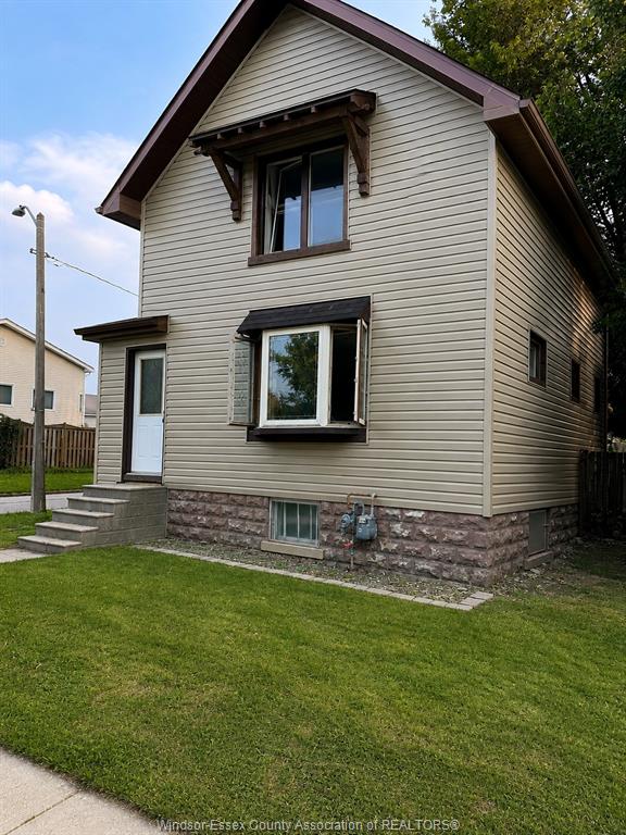 1597-bruce-windsor-ontario-26018273