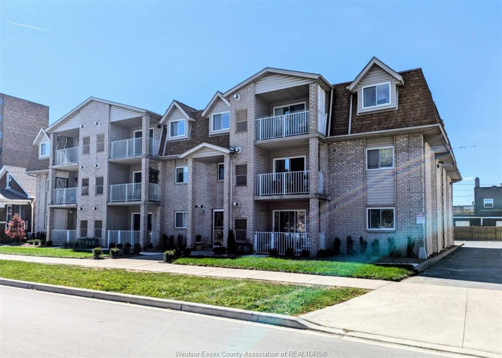 1323-langlois-avenue-windsor-ontario-26018280