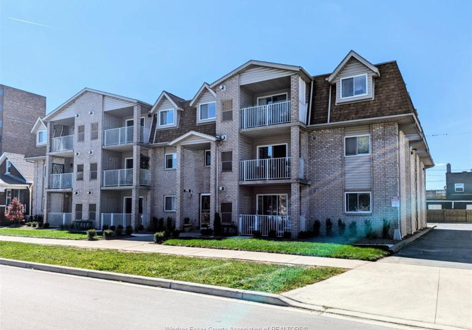 1323-langlois-avenue-windsor-ontario-26018280