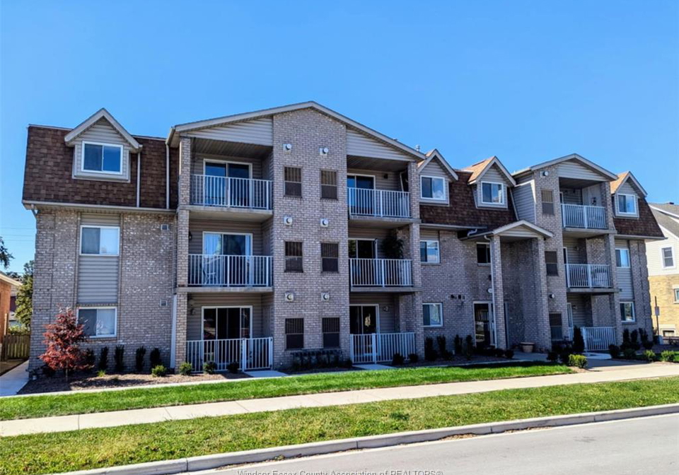 1323-langlois-avenue-windsor-ontario-26018280