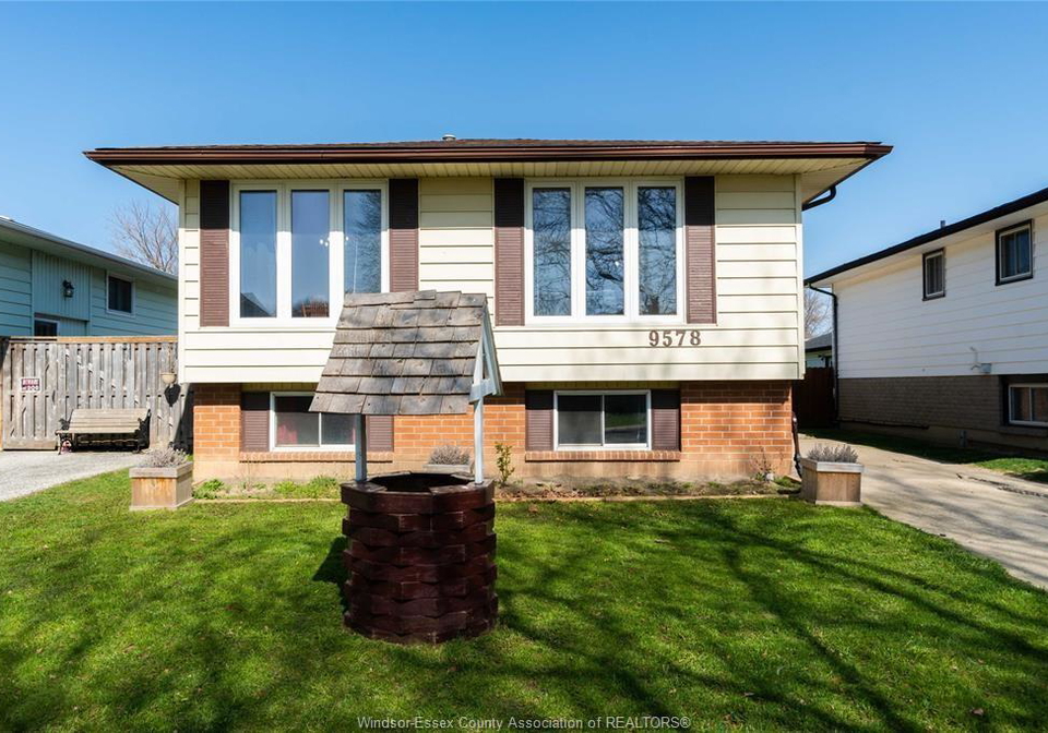 9578-avery-windsor-ontario-26018293