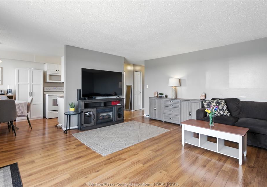 3936-wyandotte-street-east-windsor-ontario-26018295