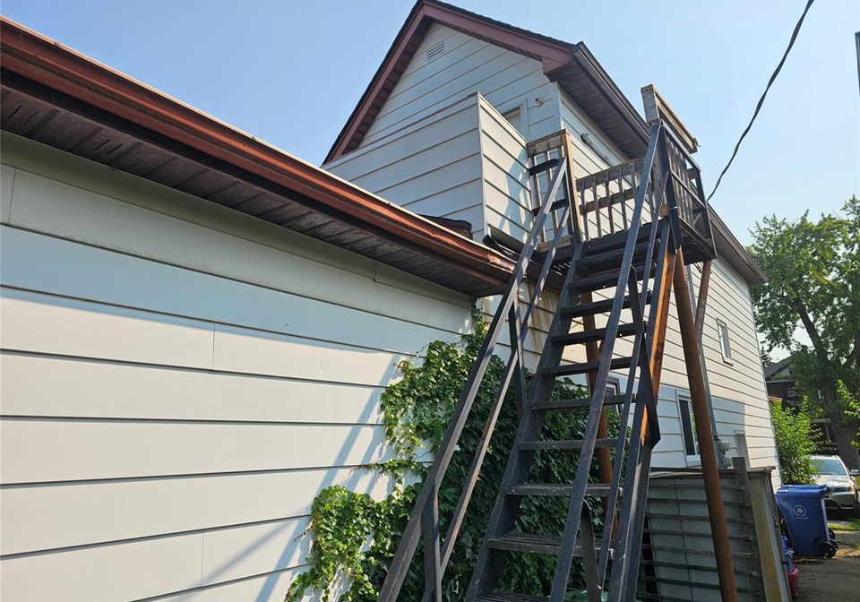 1143-langlois-windsor-ontario-26018300