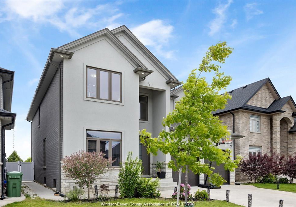 1389-helsinki-street-windsor-ontario-26018325