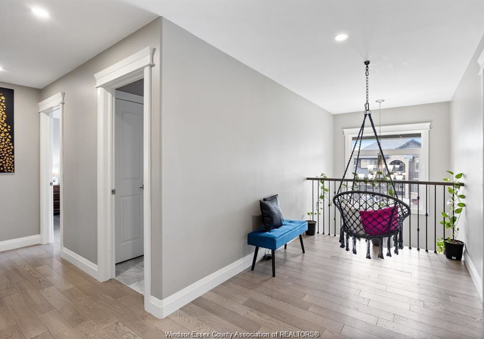 1389-helsinki-street-windsor-ontario-26018325