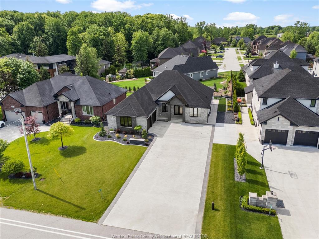 351-old-tecumseh-lakeshore-ontario-26018327