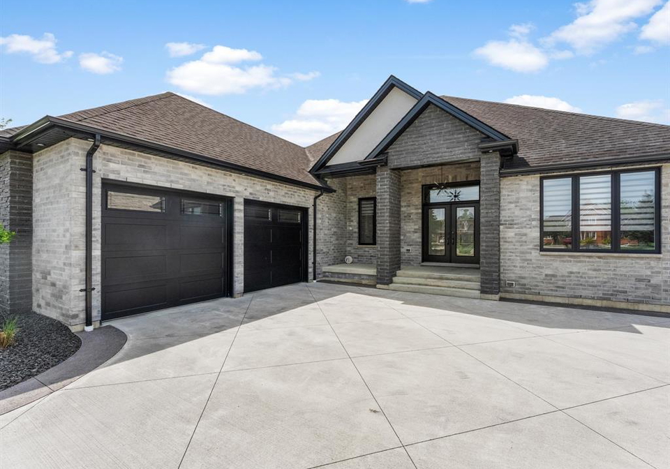 351-old-tecumseh-lakeshore-ontario-26018327