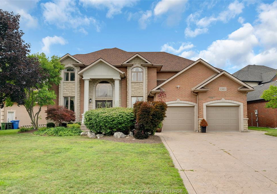 1585-stoneybrook-crescent-windsor-ontario-26018331