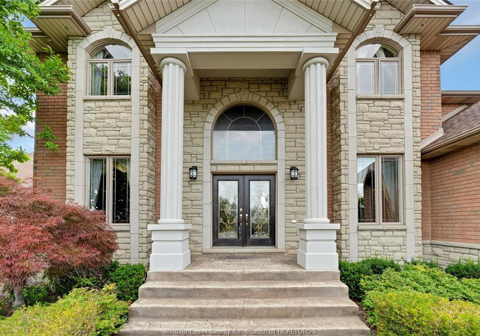 1585-stoneybrook-crescent-windsor-ontario-26018331
