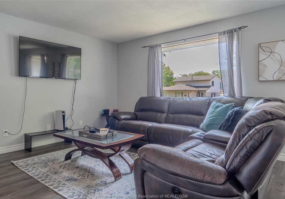 9511-avery-lane-windsor-ontario-26018342