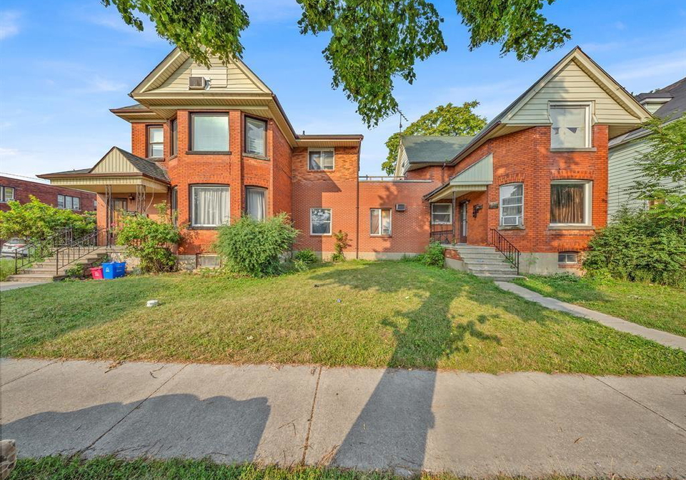 669-marentette-windsor-ontario-26018362