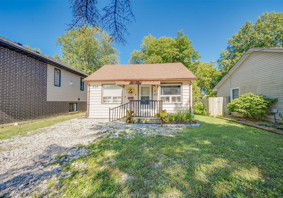 526-lesperance-tecumseh-ontario-26018368