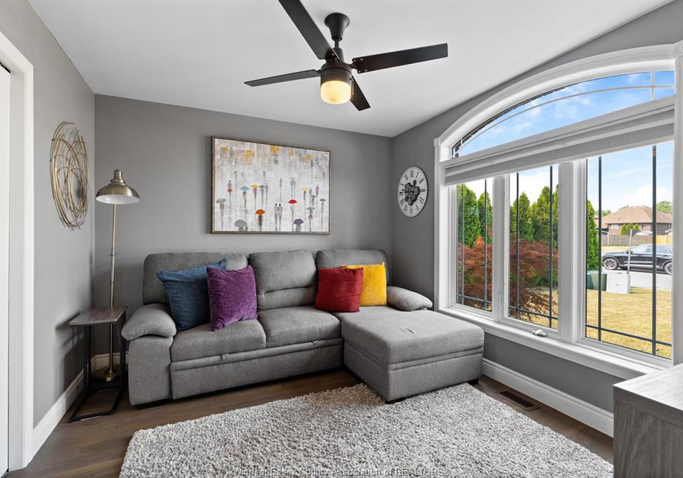 255-maxwell-crescent-lakeshore-ontario-26018385