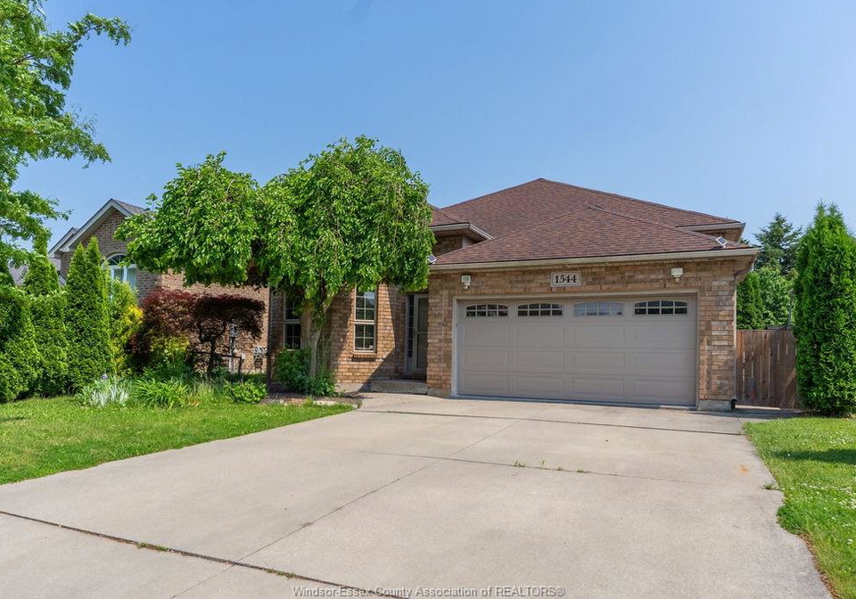 1544-imperial-crescent-windsor-ontario-26018394