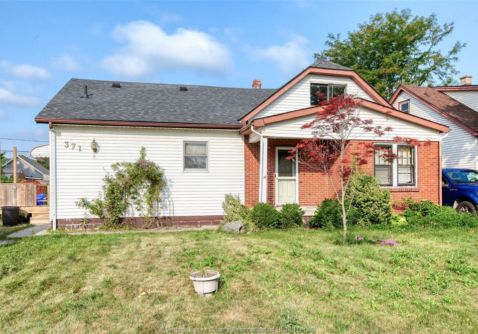 371-laporte-windsor-ontario-26018396