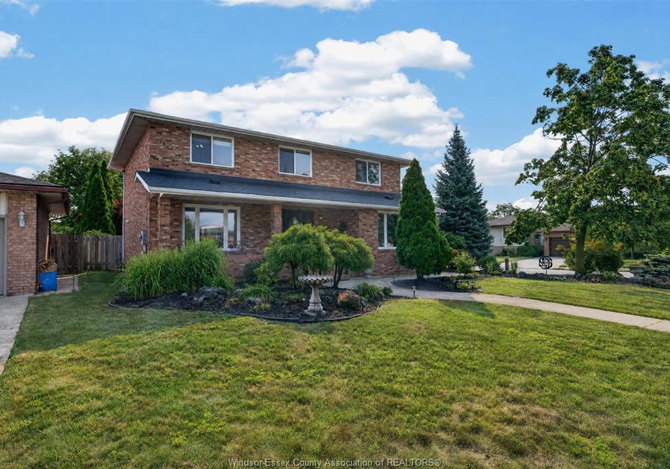 1154-heritage-lasalle-ontario-26018405
