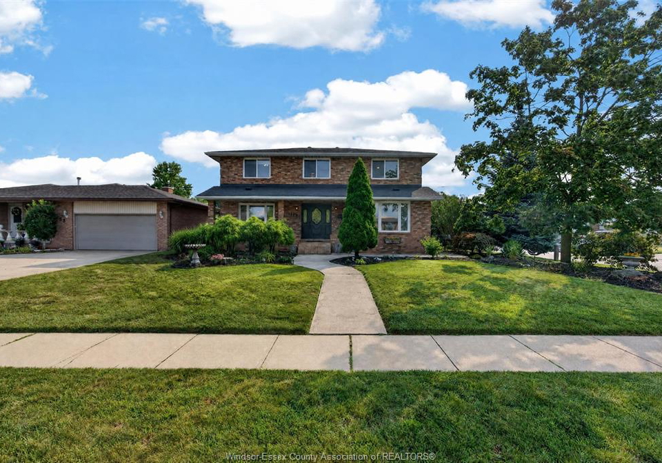 1154-heritage-lasalle-ontario-26018405