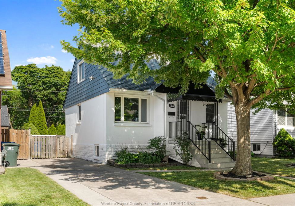 1574-arthur-windsor-ontario-26018411