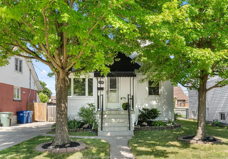 1574-arthur-windsor-ontario-26018411