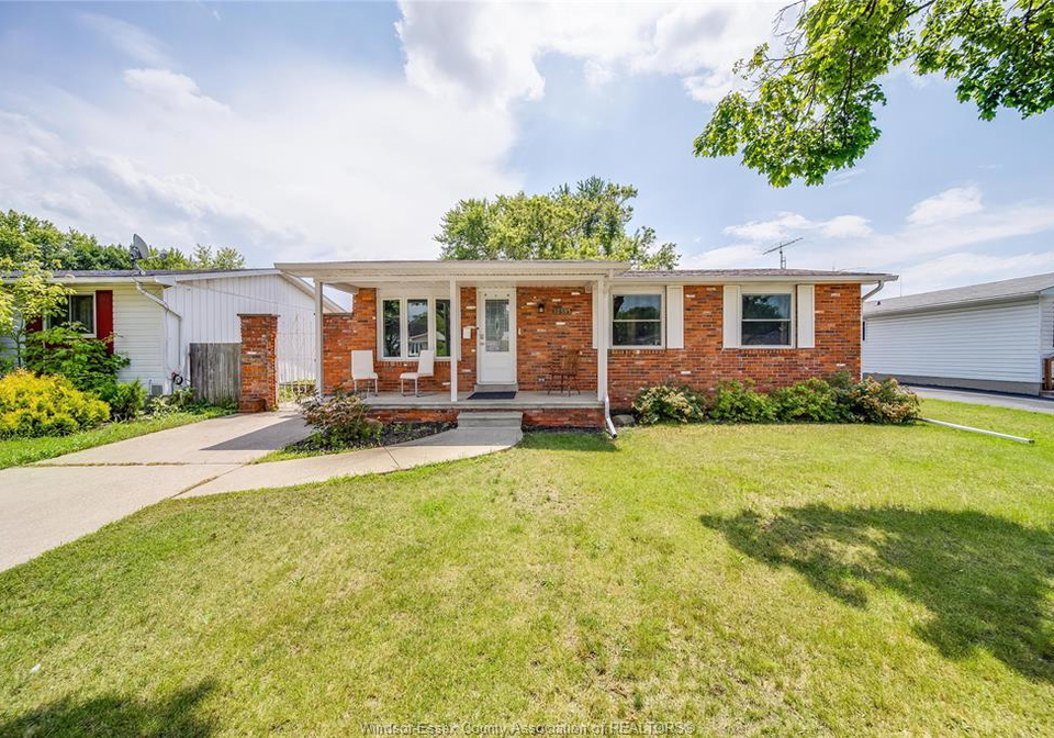 10395-caledon-court-windsor-ontario-26018413