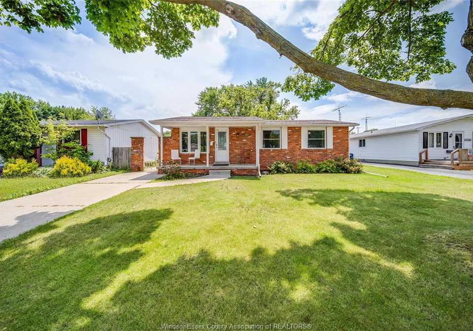 10395-caledon-court-windsor-ontario-26018413