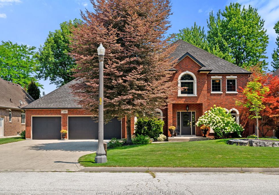 210-vintage-oak-drive-tecumseh-ontario-26018424