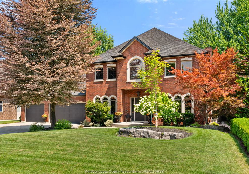 210-vintage-oak-drive-tecumseh-ontario-26018424