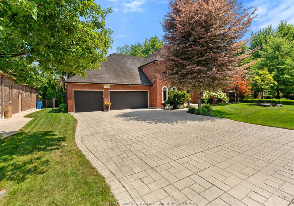 210-vintage-oak-drive-tecumseh-ontario-26018424