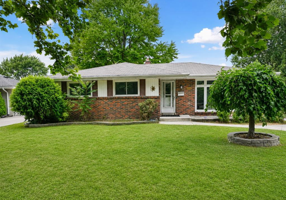 1560-villa-maria-boulevard-windsor-ontario-26018435
