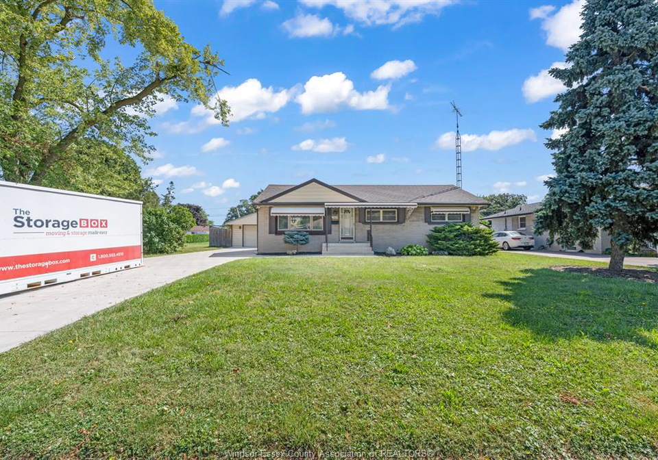 3302-woodlawn-avenue-windsor-ontario-26018447